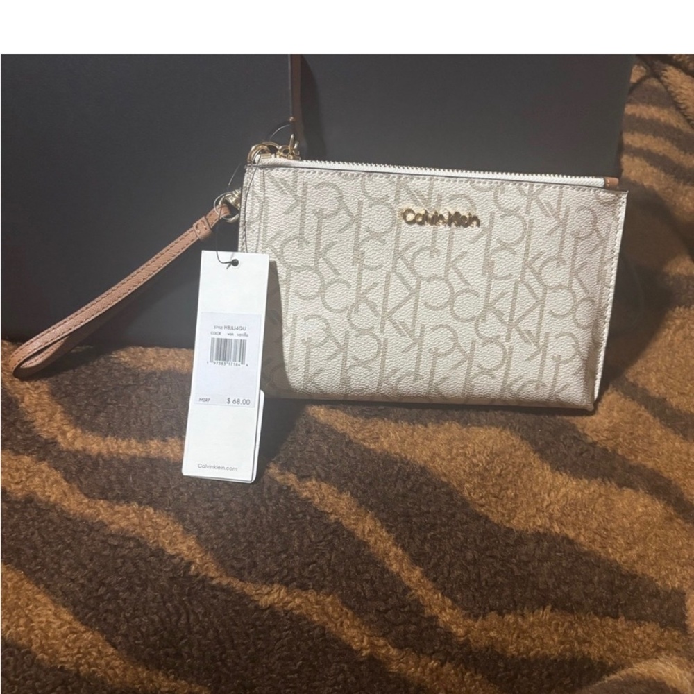 NWT Calvin Klein Wristlet